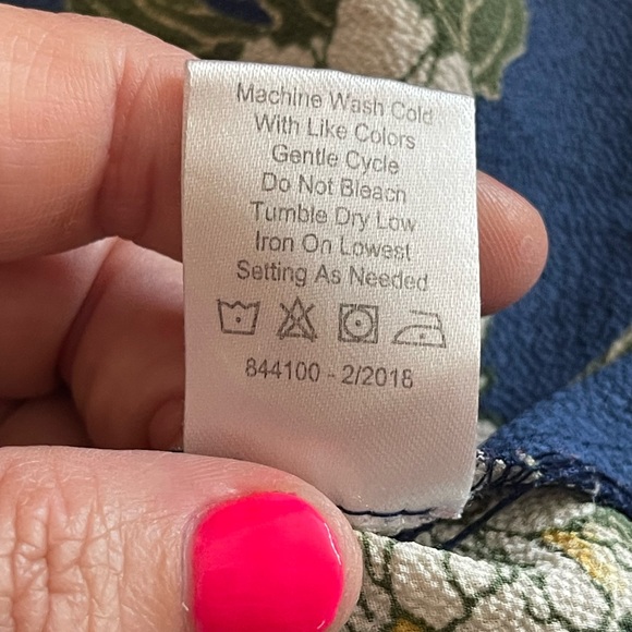 Tempted Blue Floral Print Short Ruffled Sleeve Strappy V-Neck Top Size 1X - Picture 7 of 9